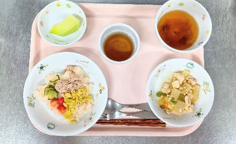 【芒種】野菜畑ちらし寿司　すまし汁　炒り鶏　メロン　麦茶