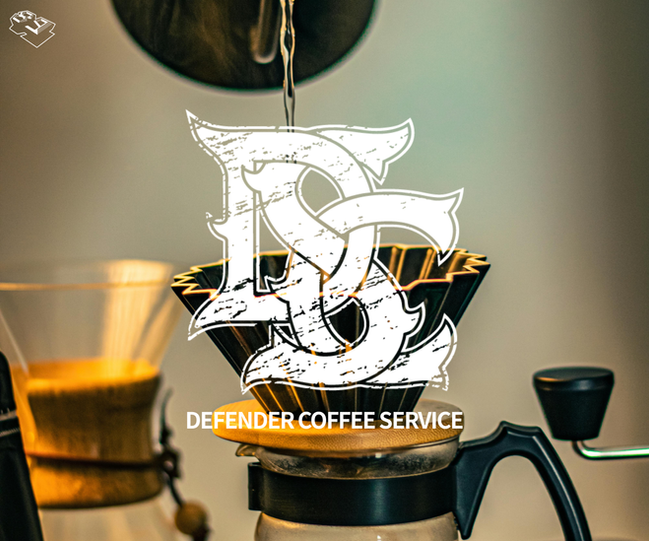 Defender Coffee Service
2024 | 陸と海の元特殊部隊員の方が立ち上げた、日本の安全や安心をまいにち支えてくれている人たちへ届けるコーヒーブランド「DCS」のベースボール風ロゴ。 フリーランスになって初めて任せていただいた記念すべき案件で、売上の一部が殉職者家族の支援に充てられるという素晴らしい活動に、デザインという形で少しでも力になれたことは、私の人生にとって本当に光栄で大切な経験になりました。ブランドのコンセプトである「備える人と想いを紡ぐ」優しさと、力強い誇りをグラフィックに込めています。