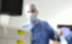 Prof. Ockert bei einem arthroskopischen minimal-invasiven Eingriff