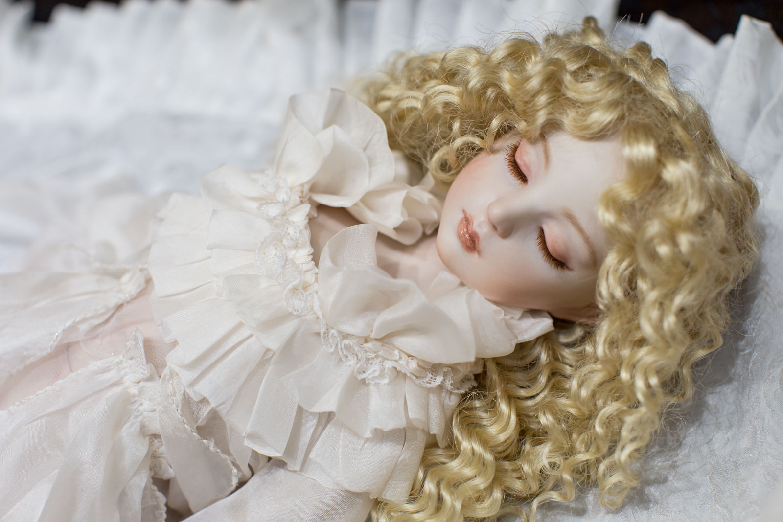匿名配送/恋月姫 人形月 限定特装版写真集 フィギュア付き　シュリンク未開封 2026年最新】恋月姫人形写真集の人気アイテム - メルカリ