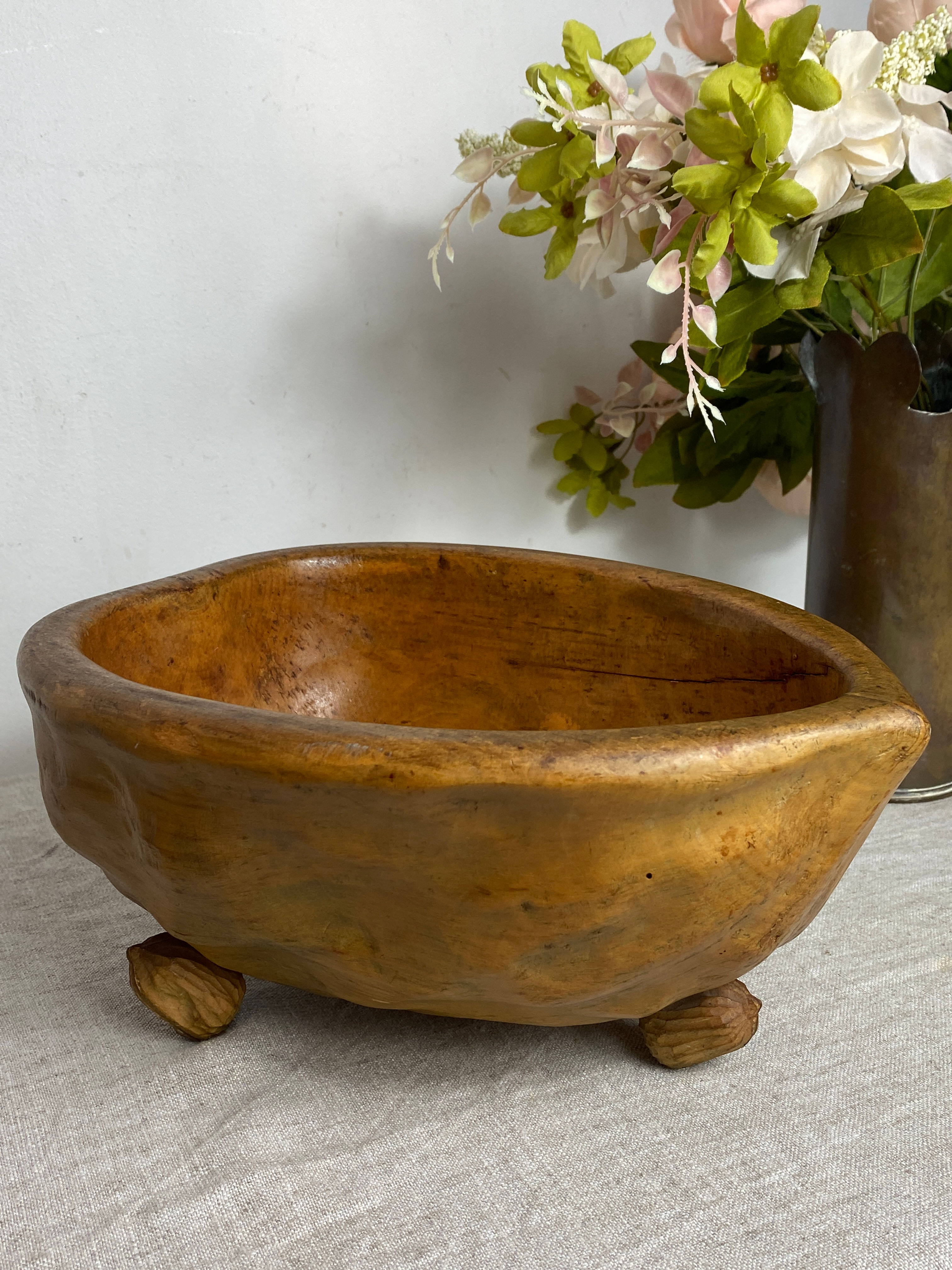 Saladier brutaliste bois coque de noix artisanal taillé main vintage