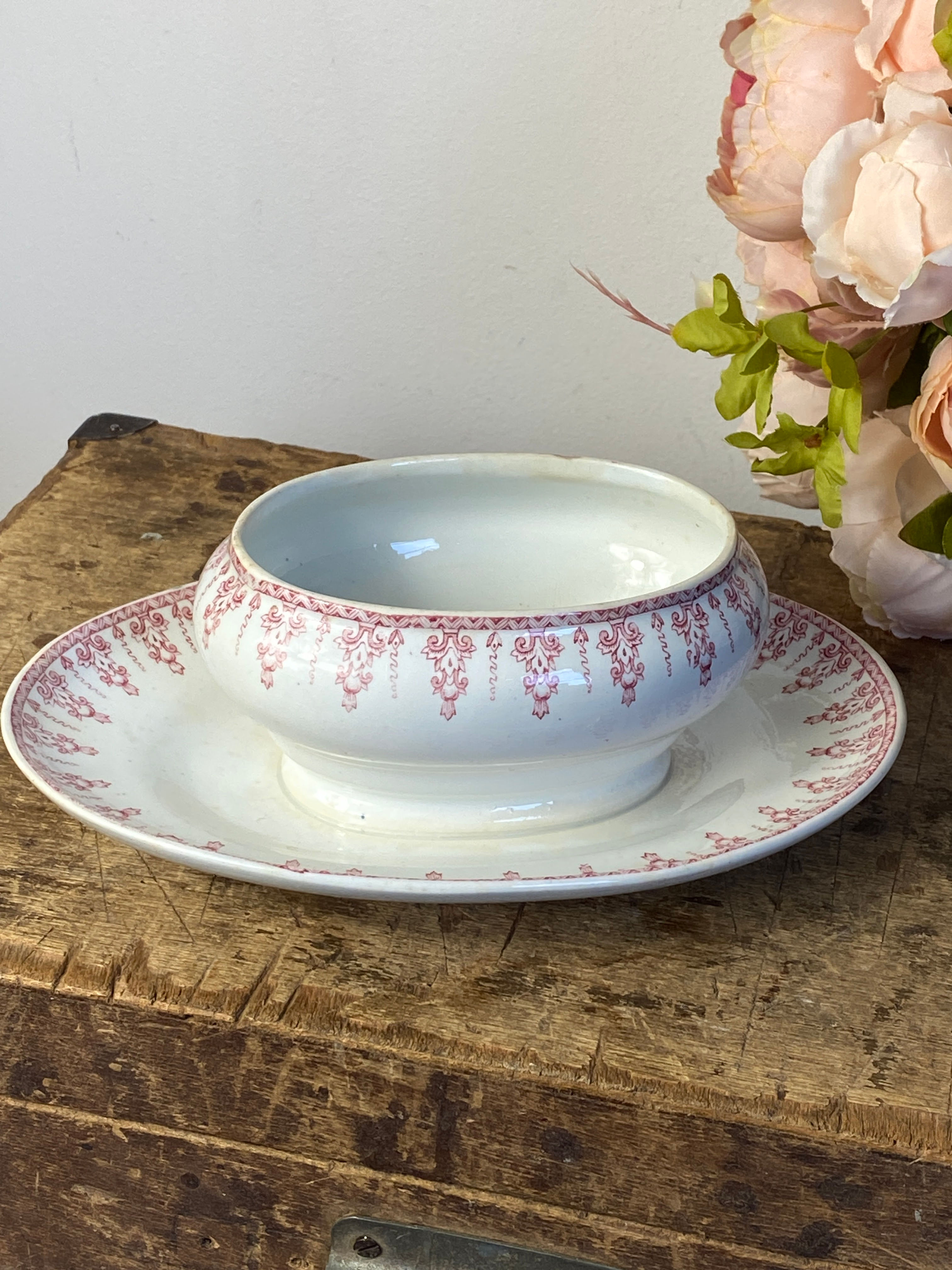 Saucière ancienne porcelaine de Gien, terre de fer