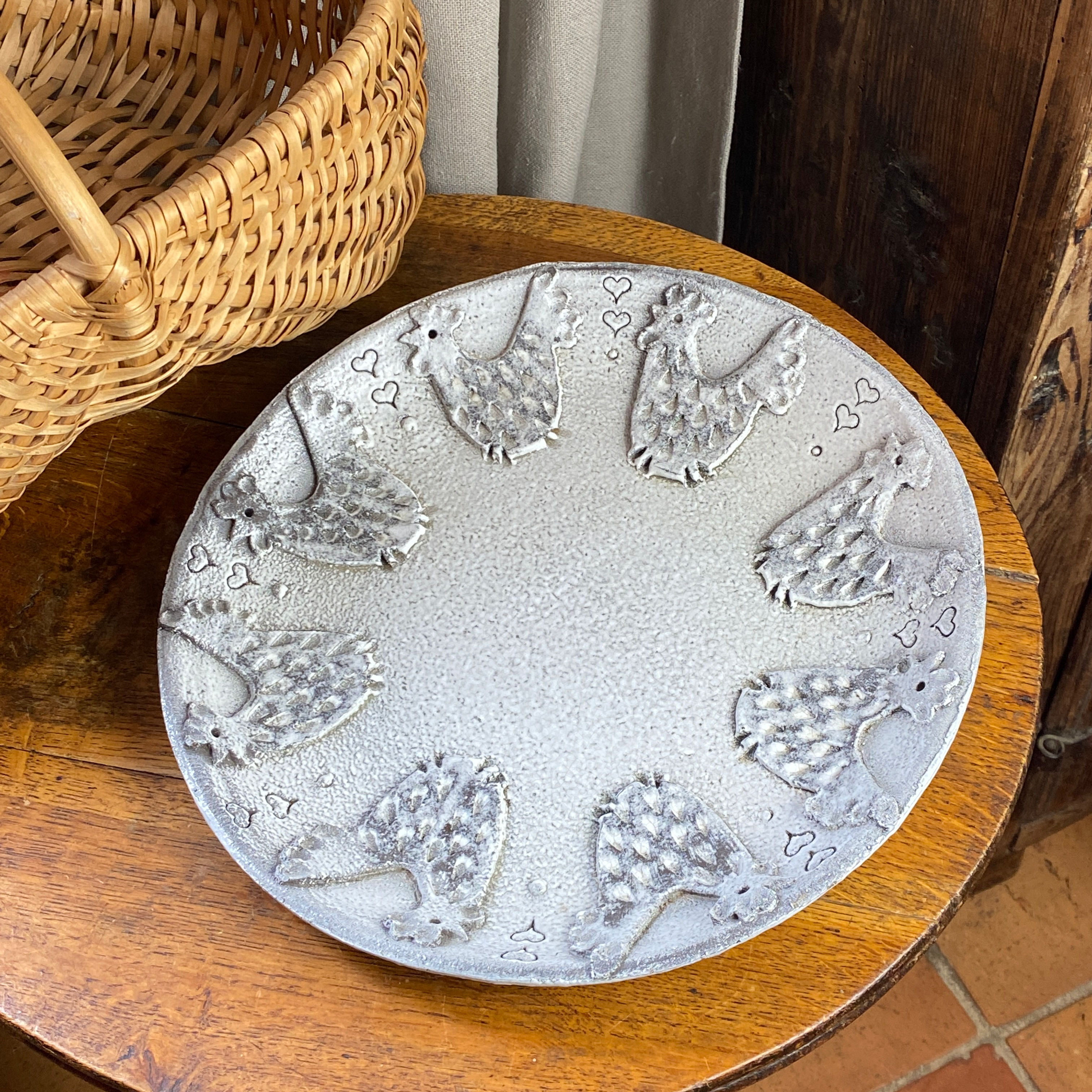 Plat de service en céramique décor poule