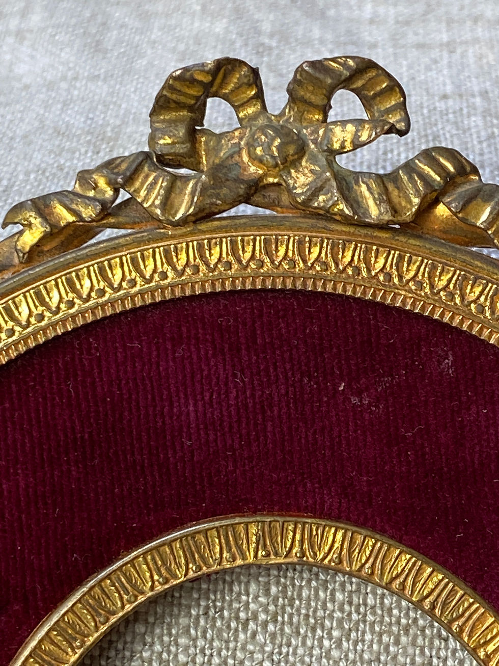 Cadre noeud et ruban en laiton vintage dorée