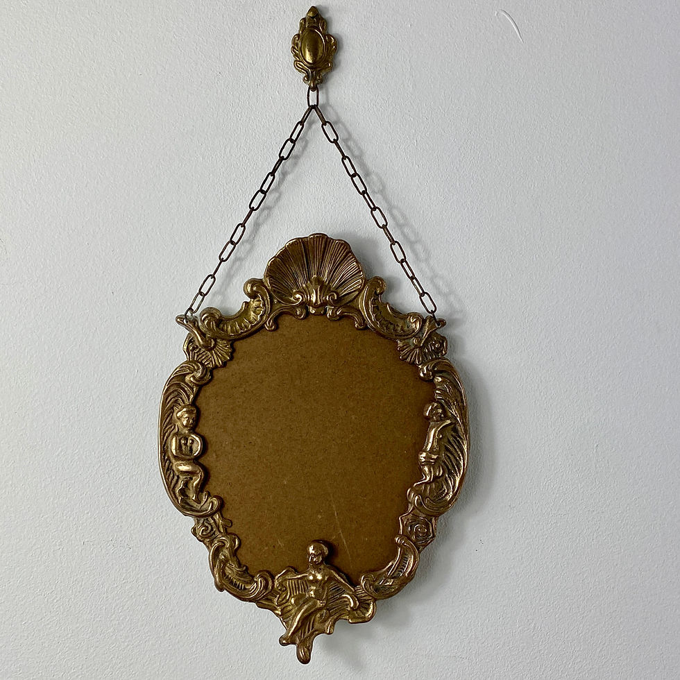 Miniature : Cadre en bronze suspendu décors chérubins et coquillages dorés vintage