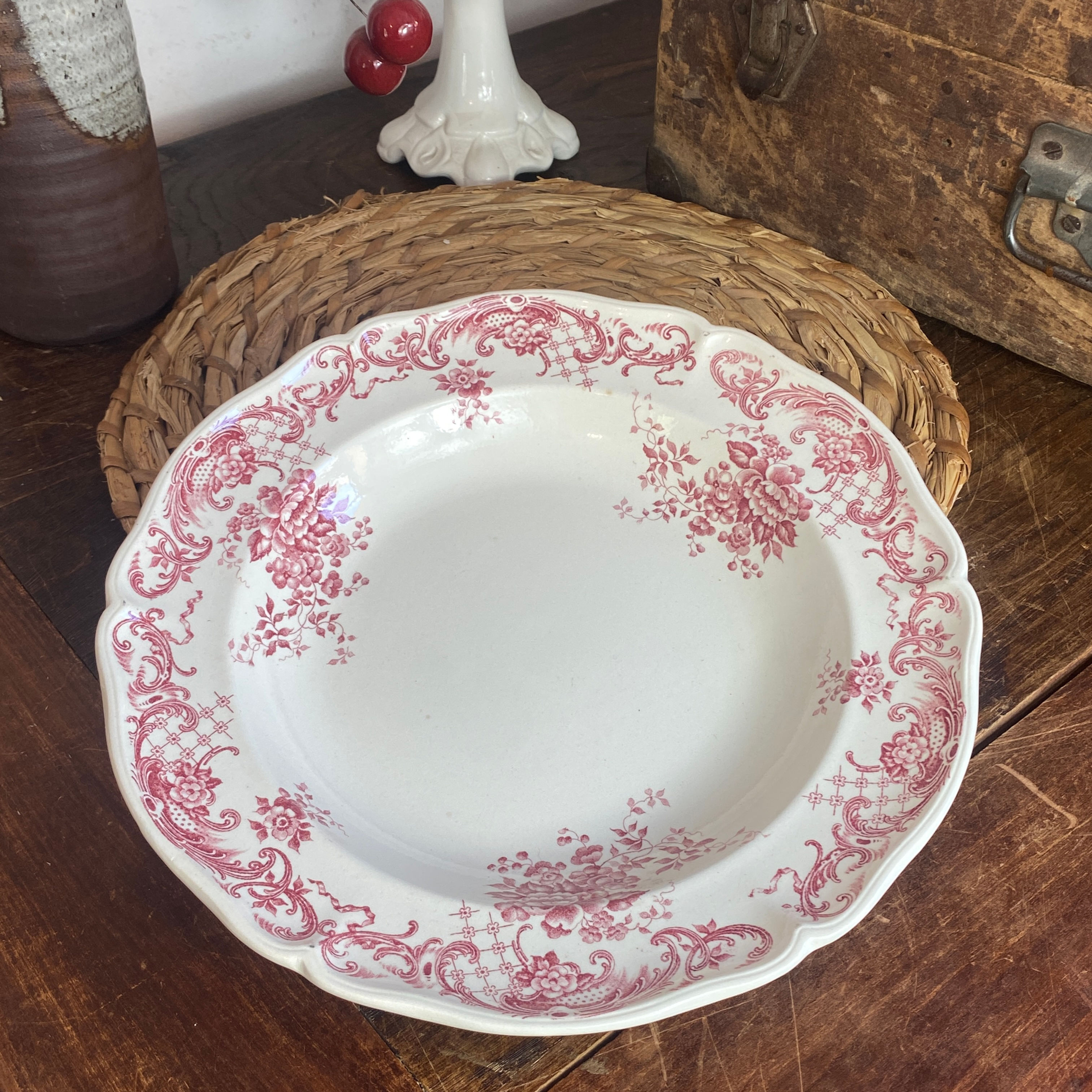 Plat rond, Villeroy & Boch, modèle Valeria, Plat rond creux vintage en porcelaine blanche