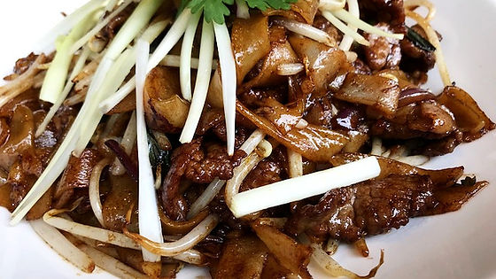 L1.     Stir-fried Beef Ho Fun (Dry) 干炒牛河 