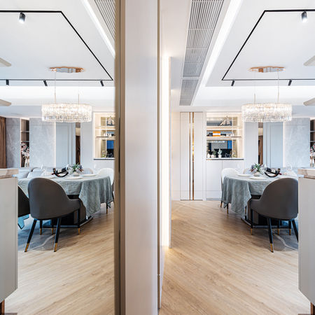 爾巒現代輕奢風格室內設計，走廊有鏡面牆