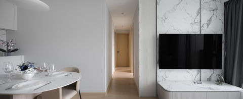 日出康城Grand Montara現代輕奢風客飯廳中間有走廊分隔