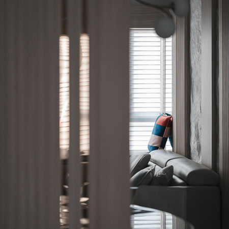 凱旋門朝日閣輕奢侘寂風格設有透視木紋屏風