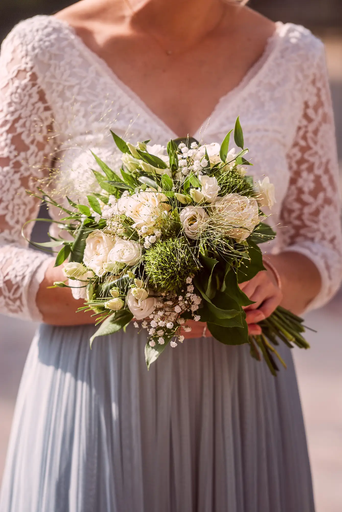 Bouquet de roses blanches mariage à Paris