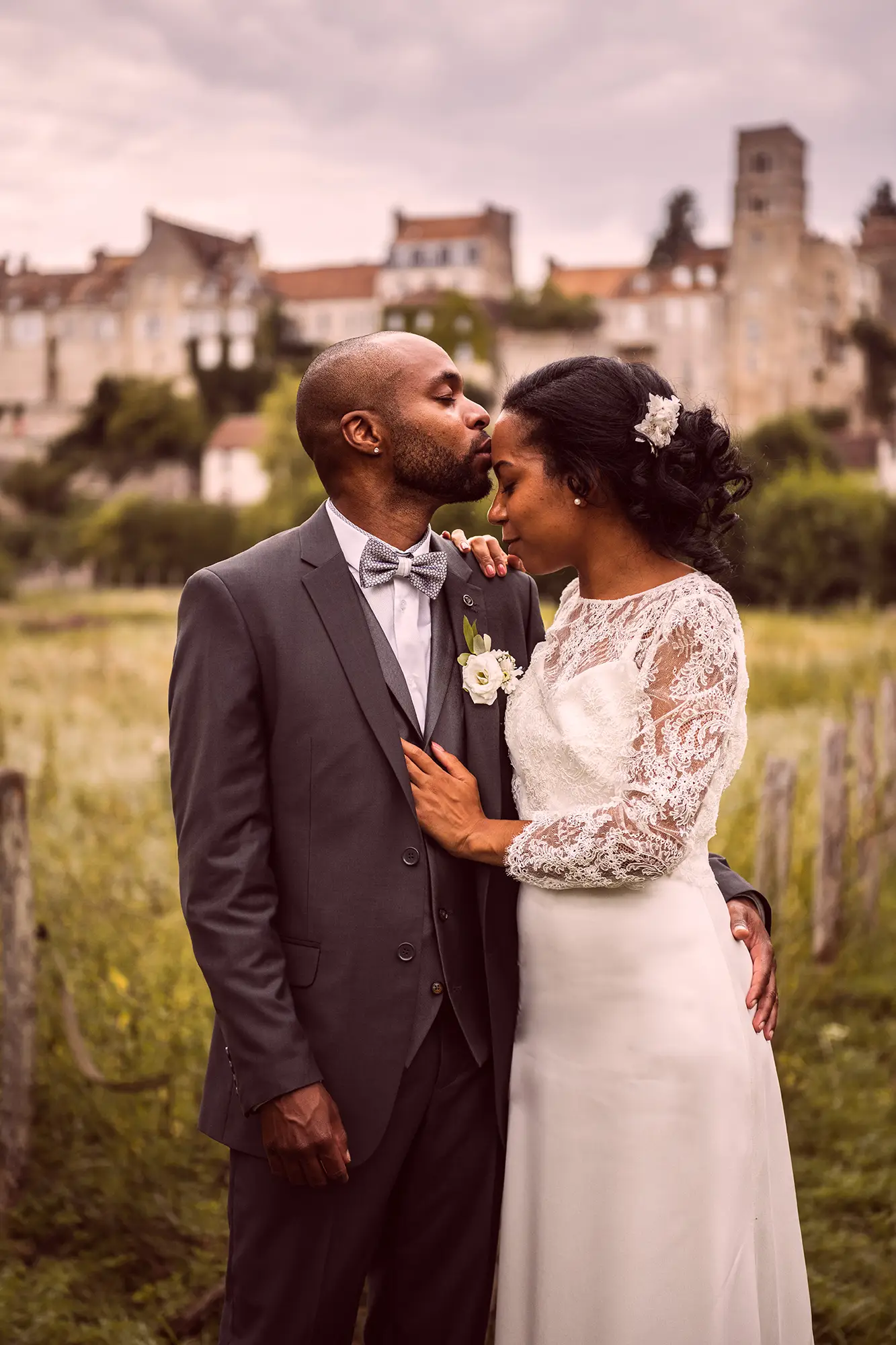 Séance photo de couple mariage avec un photographe professionnel en Seine-et-Marne dans le 77