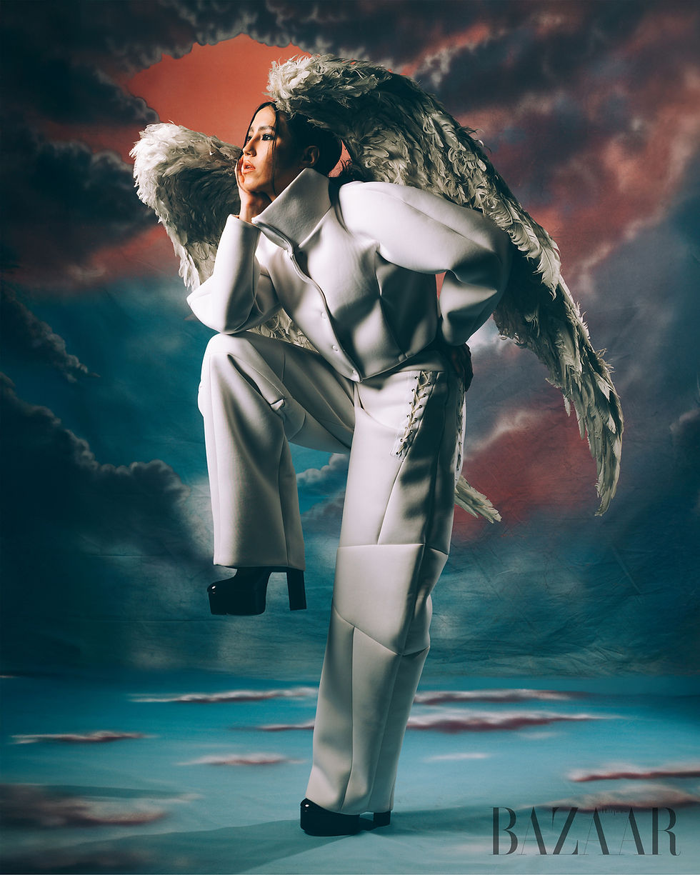 HBZVN_QUEEN OF FEATHERS_2.jpg