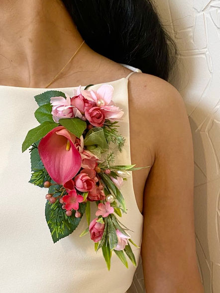Handmade with love - affordable luxe in Melbourne. 
No-stress wedding decor. Allergen friendly - no allergy issues as these are not real flowers - artificial silk, real-touch.
New York classic traditional luxe wedding decor. 
Old Luxe American vibes - Australian made.
Bridgerton vibes wedding style.
Perfect for wedding or Christmas.