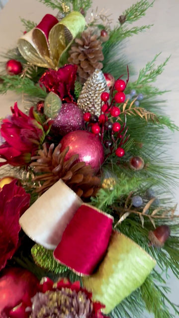 Thumbnail: 2025 Showstopper 1.1m Christmas Garland Wreath in Traditional Red & Gold