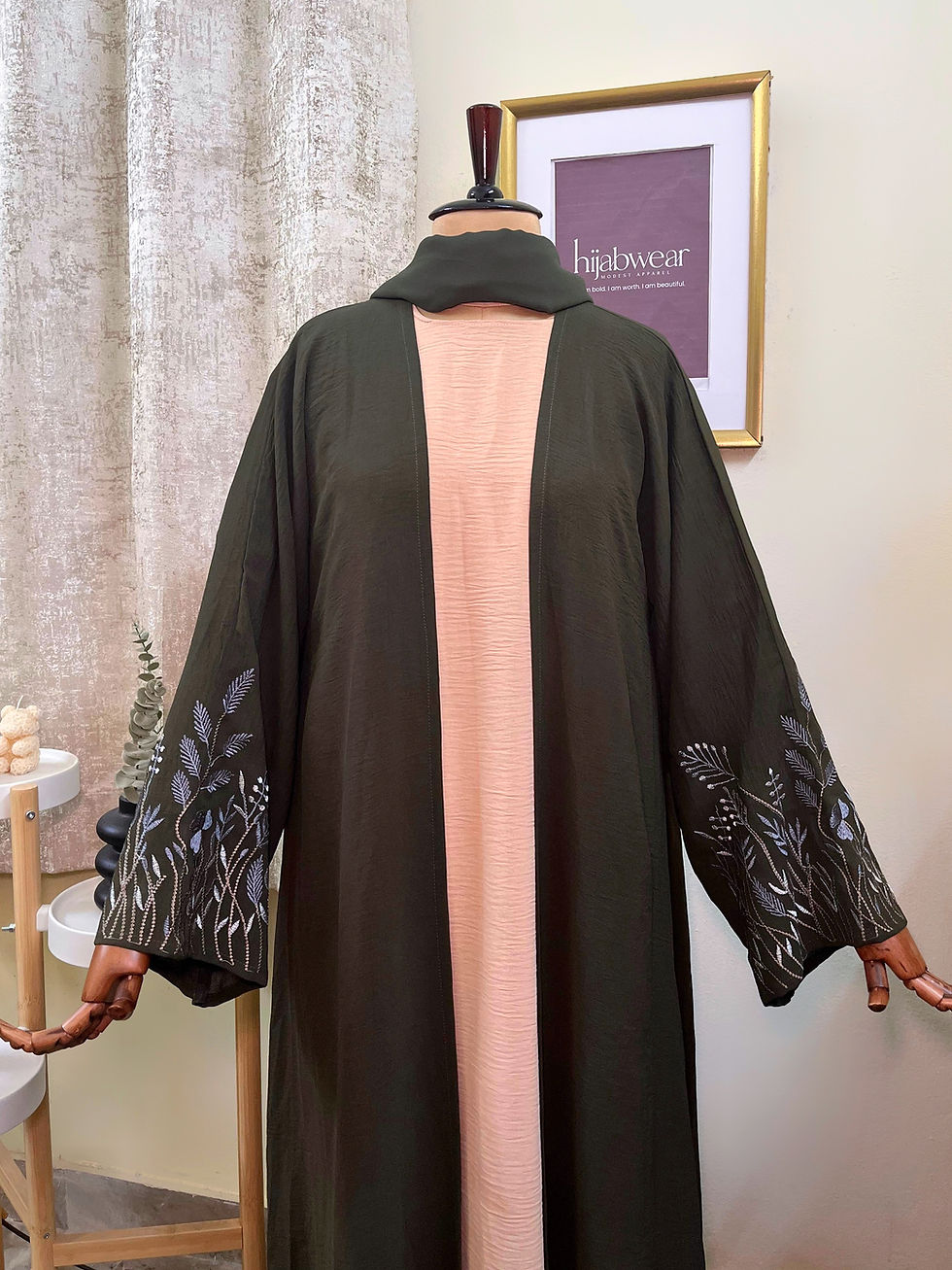 Thumbnail: Abaya Zayna