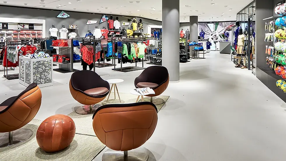 Thumbnail: Ladenbau Retail Design Gruppe von Retro Fußball Sessel lillus wembley Loungesessel Leder braun im Vintage Fußball-Design