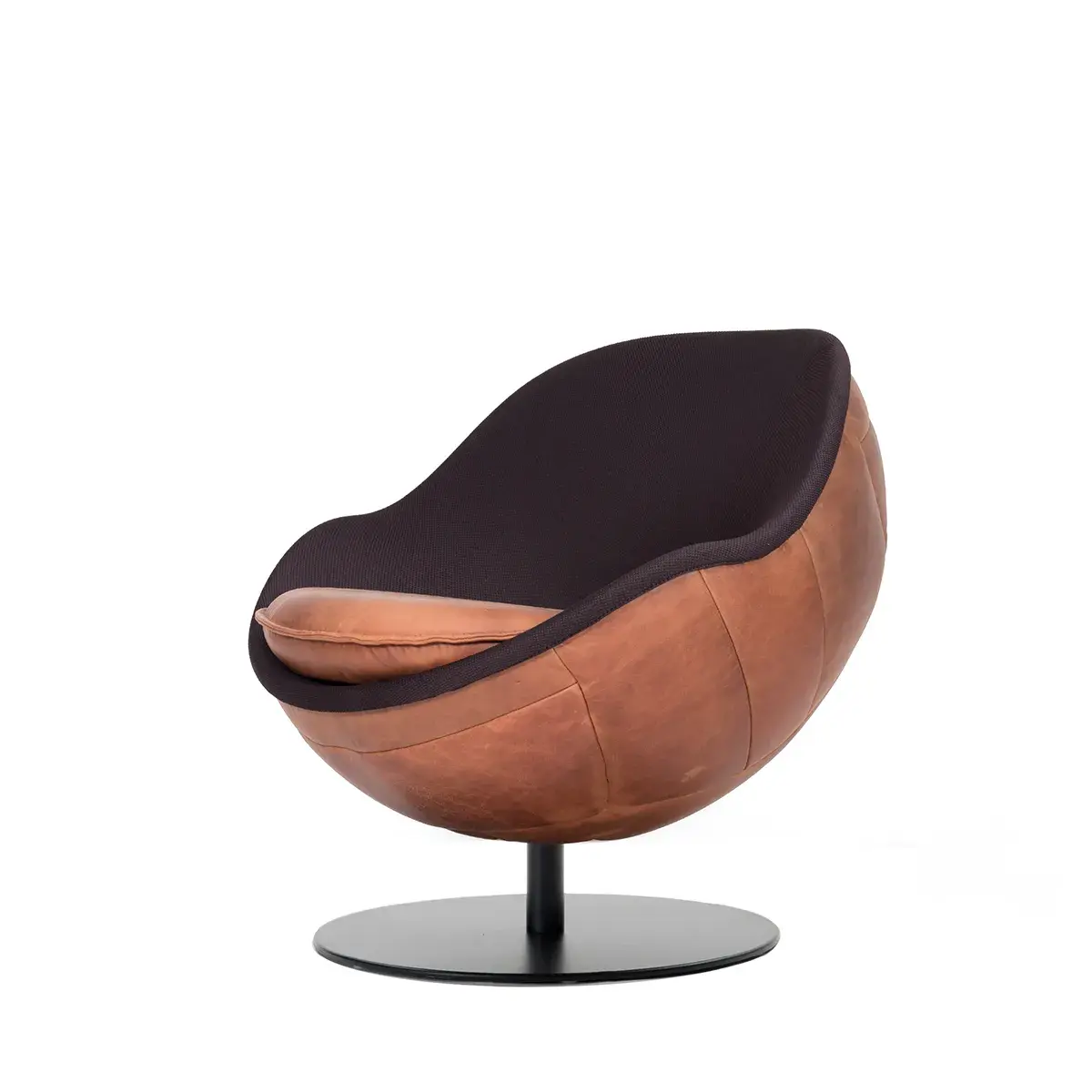 Retro Fußball Sessel lillus wembley Loungesessel Leder braun im Vintage Fußball-Design Schrägansicht