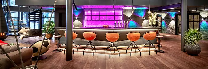 lillus-hotelbar-einrichtung-sport-design-made-in-germany-fussball-echtleder-sessel-rund.we