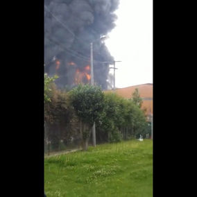 Fuerte incendio en cercanías al Coliseo Live en Bogotá