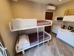 FC4FFD70-F223-4F61-AD46-CD797C21F51D