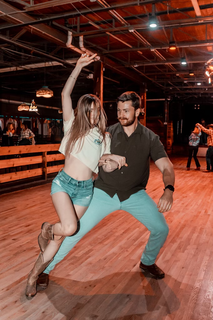 couple dancing at Grizzly Rose