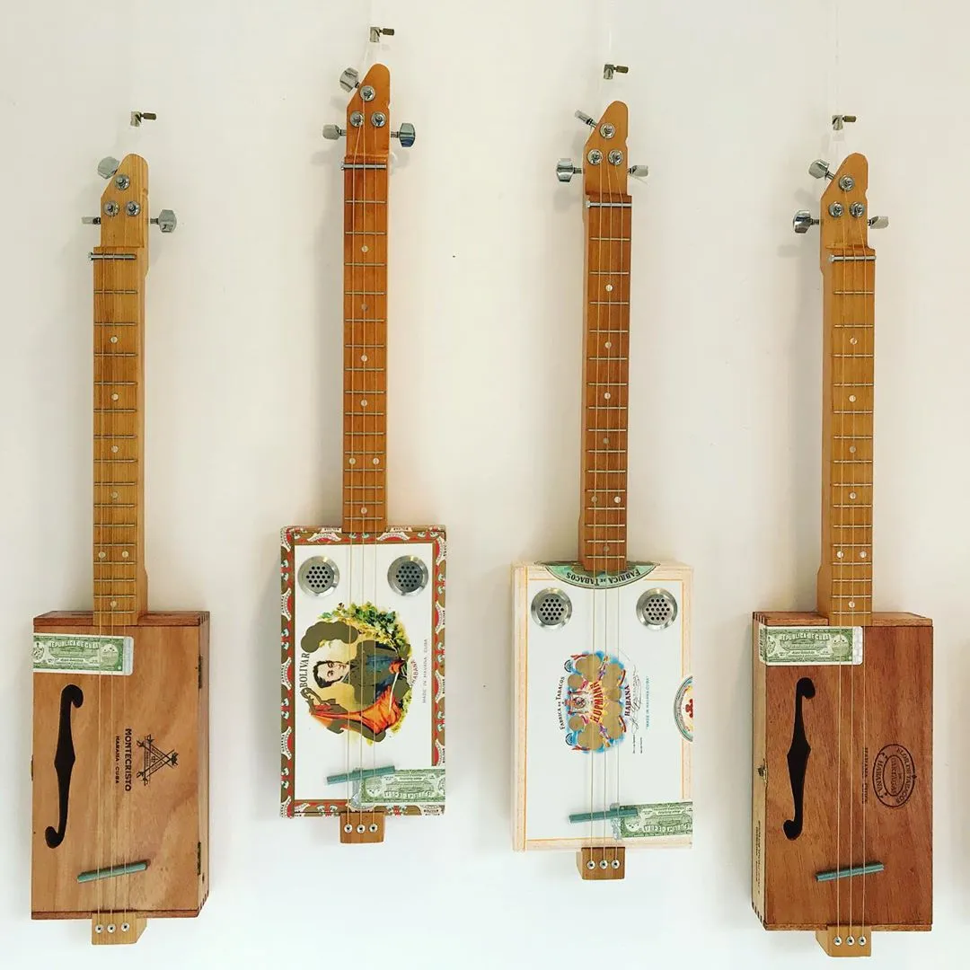 Cigar-box-guitar-UK.webp