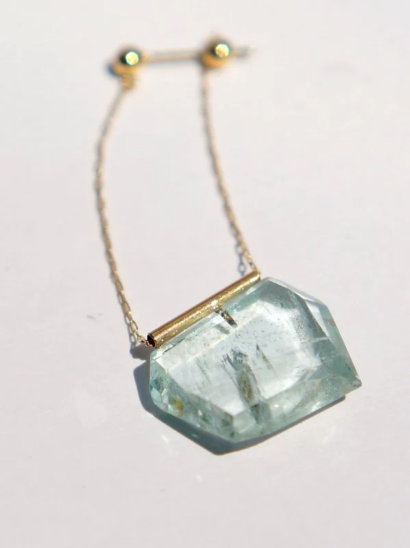 Boucle d'oreille unique