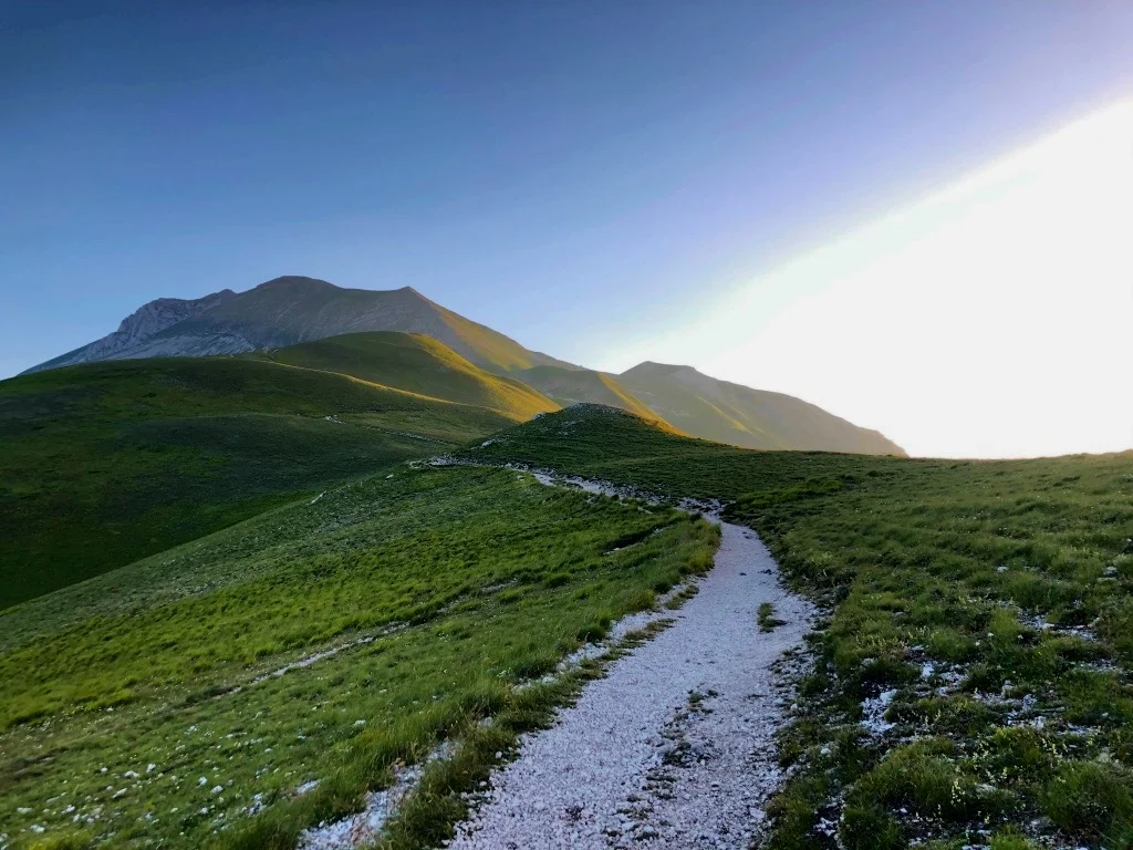 A hiking trail on the Monte Vettore