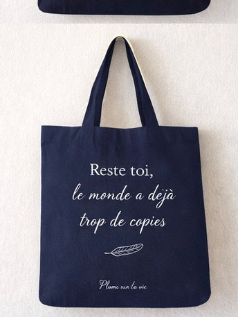 Sac en coton résistant.
Format pratique pour vous accompagner au quotidien.
Lavable en machine.