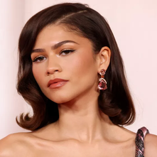 Zendaya Shines at the 2025 Golden Globe Awards in Louis Vuitton Looks