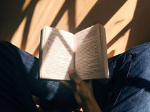 What Happened When I Replaced Morning Doomscrolling With Reading for 14 Days