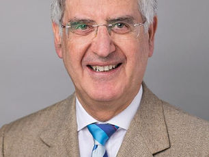 Foto sorridente de Francesco Arezzo