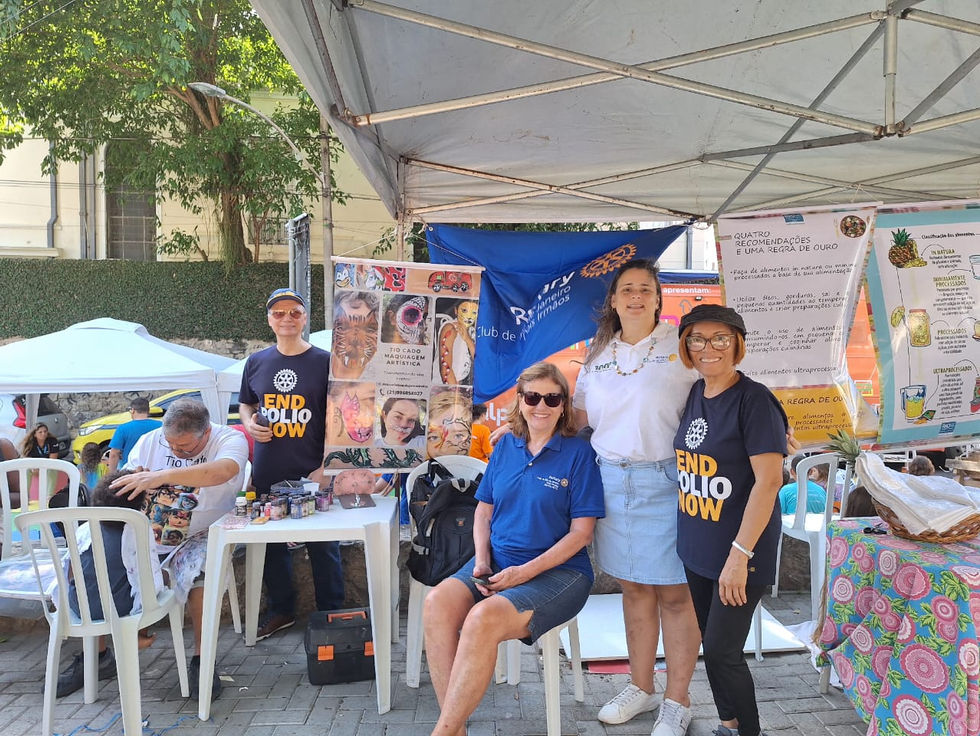 Comp-anhriros em barraca de vacinação