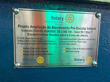 Placa gravada com dados do Projeto Interclubes financiado por Subsídio Distrital nº 2.568.158 do Distrito 4571
