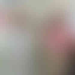 Representantes do projeto seguram a placa que representa a inauguração do projeto.