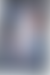 Rotaria Christa com uma das famílias que receuuma das bicicletas doadas.