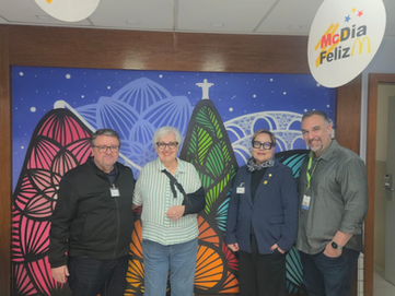 Foto da Presidente Claudia Reis, o Vice-presidente Eduardo Vasco do Rotary Club do RJ Maracanã, Sonia Neves, presidente da Casa Ronald, Carlos Neves, diretor operacional na Casa Ronald