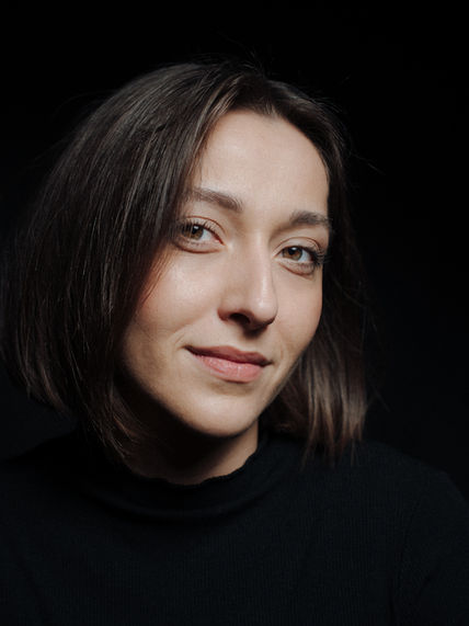 Professionelles Business Portrait einer Frau aus Köln für LinkedIn und Personal Branding mit modernem, seriösem Look
