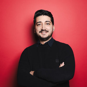 Modernes Business Portrait eines Mannes im Studio in Köln 