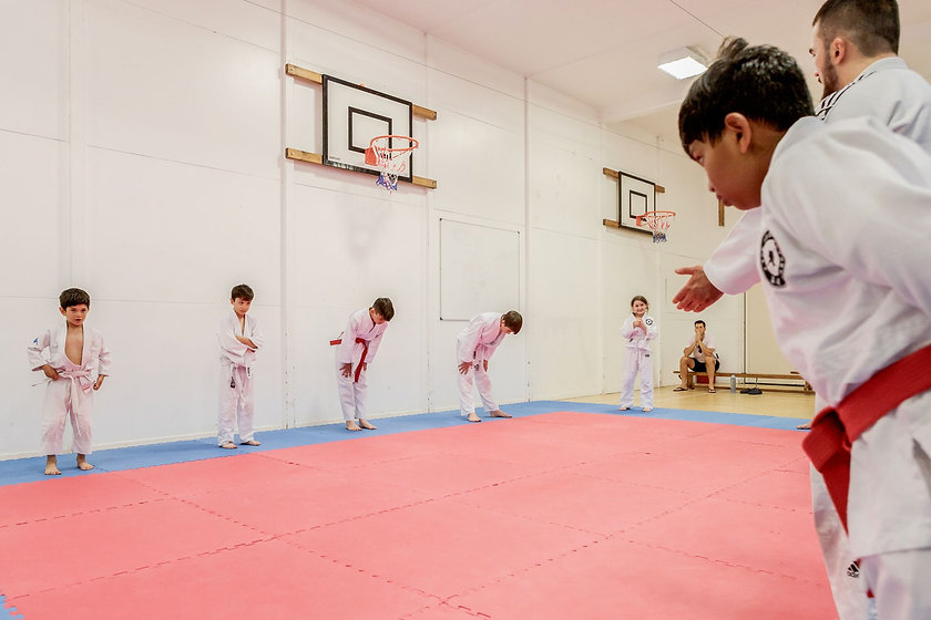 children at a no-gi lesson