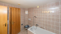 Bad mit Sauna im Untergeschoss