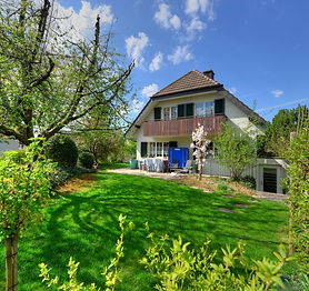 Hausansicht vom Garten.jpg