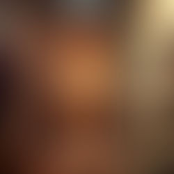 अमीर आदमी ने नरक से अब्राहम और लाजर को स्वर्ग में देखा।