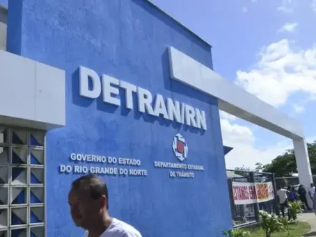 Greve Servidores do Detran iniciam greve no Rio Grande do Norte e fazem manifestação em frente à sede do governo