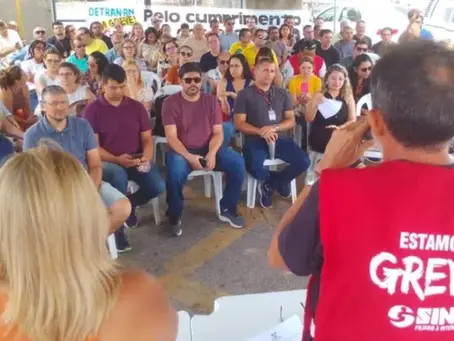 Servidores do Detran encerram greve após acordo com governo