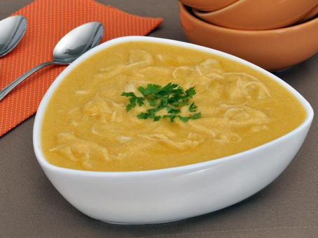 Caldo de abóbora com frango