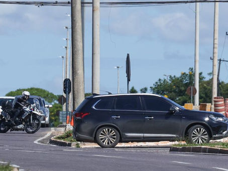 Jair Bolsonaro é internado para ser submetido a cirurgia nesta quinta