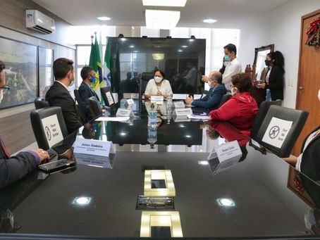 Governadora assina lei que permite que pessoas de baixa renda tirem CNH gratuitamente no RN