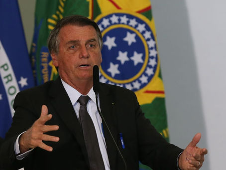Bolsonaro passa por exames para investigar soluços